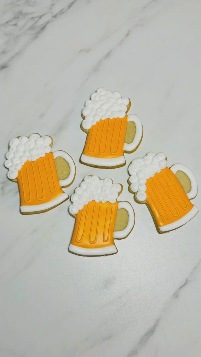 Cheers to sweet celebrations! 🍺✨ 

Watch me decorate this beer mug cookie for a birthday set that’s sure to bring a smile (and a toast)! 🎂🍪 

Perfect for adding a little fun to the party. Want a custom cookie set for your next celebration? Let’s make it happen! 🙌🏼 

#CheersToThat #BirthdayCookies #CookieArt #PartyTreats #SweetCelebrations #CustomCookies