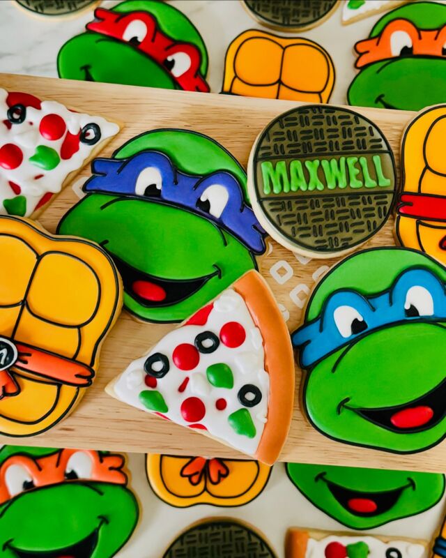 🎉 Cowabunga! Bringing the Teenage Mutant Ninja Turtles to life for a totally tubular 4th birthday! 🐢💥

I know character cookies can be a challenge, but I had a blast with this set! From the classic TMNT colors to a custom name cookie for the birthday boy, every detail was a nod to these pizza-loving heroes. 🍕🦸‍♂️ Swipe to see all the angles of this shell-tastic set!

#TMNTcookies #BirthdayCookies #CustomCookies #TeenageMutantNinjaTurtles #CookieArt #Cowabunga #SugarCookies #MaplewoodNJ #SouthOrangeNJ